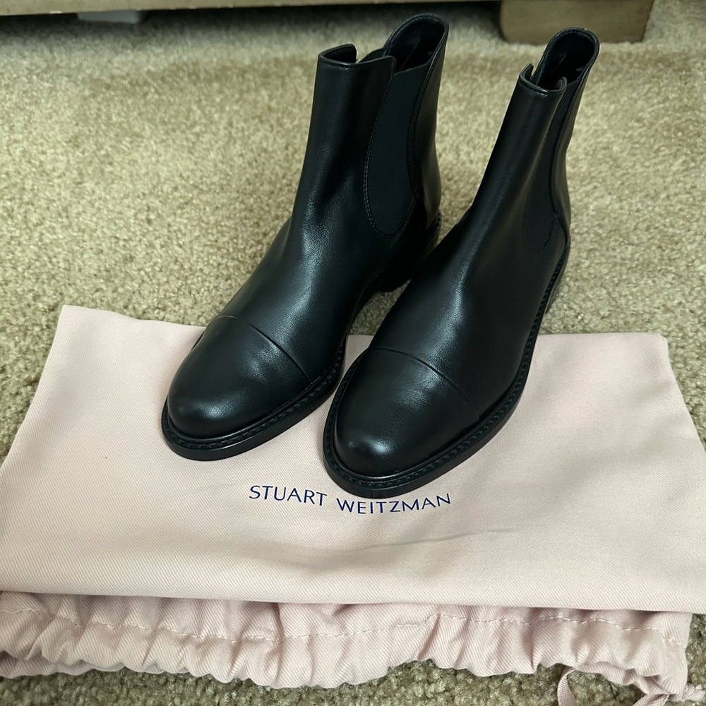 Brand new Stuart Weitzman gobi boot size 5
